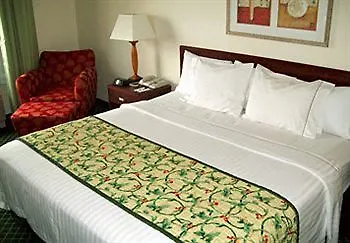 Hotel Baymont By Wyndham Tulsa